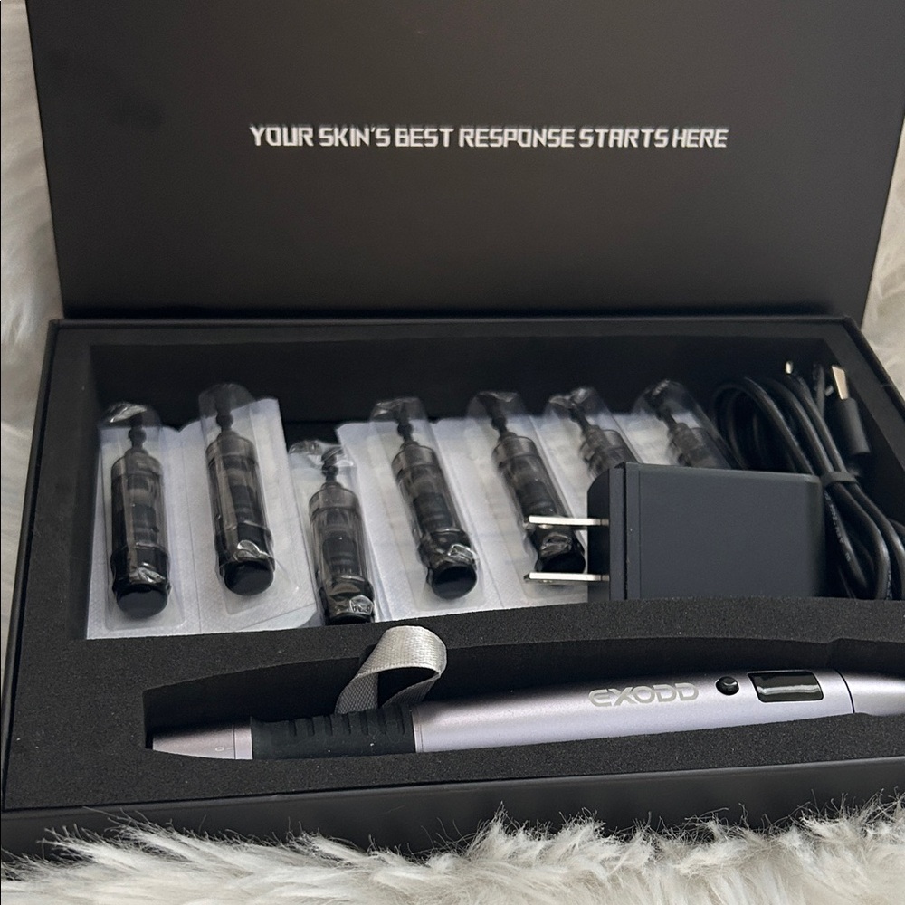 EXOCD Silver Derma Roller with bonus Face Cream